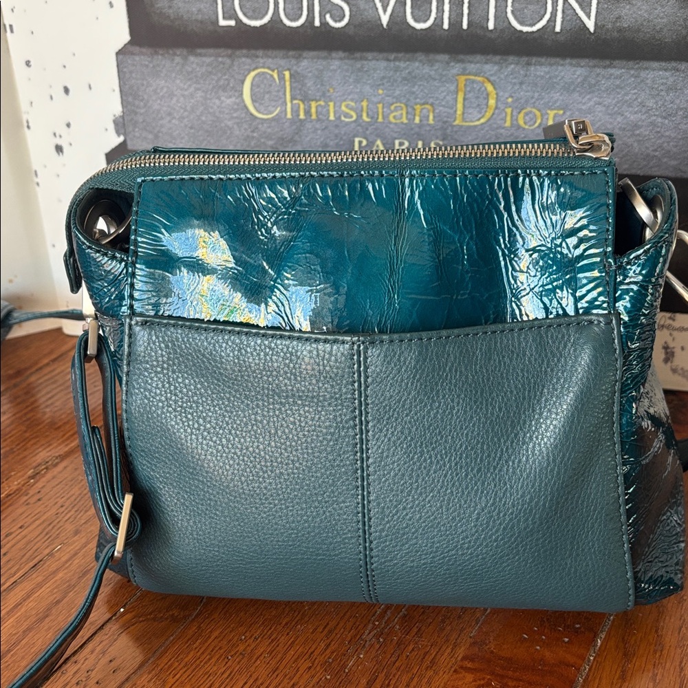 Hammitt Bryant Medium 2023 Season Exclusive - Dipped Teal Crinkled Patent RARE - Picture 6 of 14